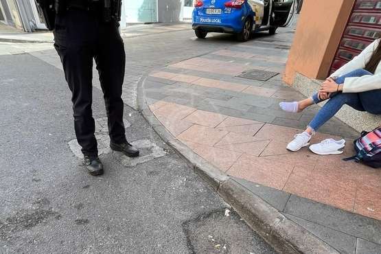 Una joven se lesiona un pie en una caída en un socavón de Los Llanos de Telde/TA.